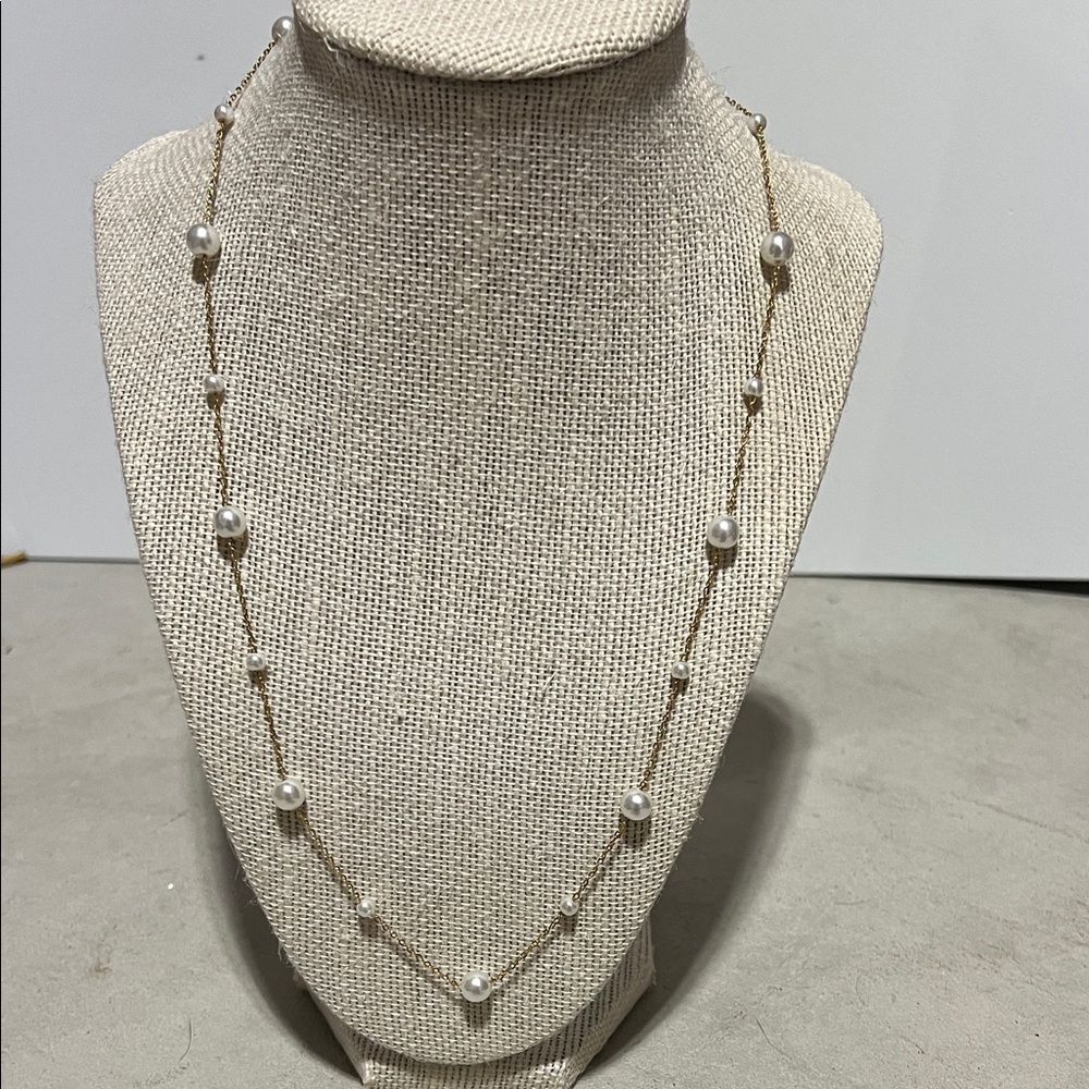 Elegant Gold and White Pearl Necklace
